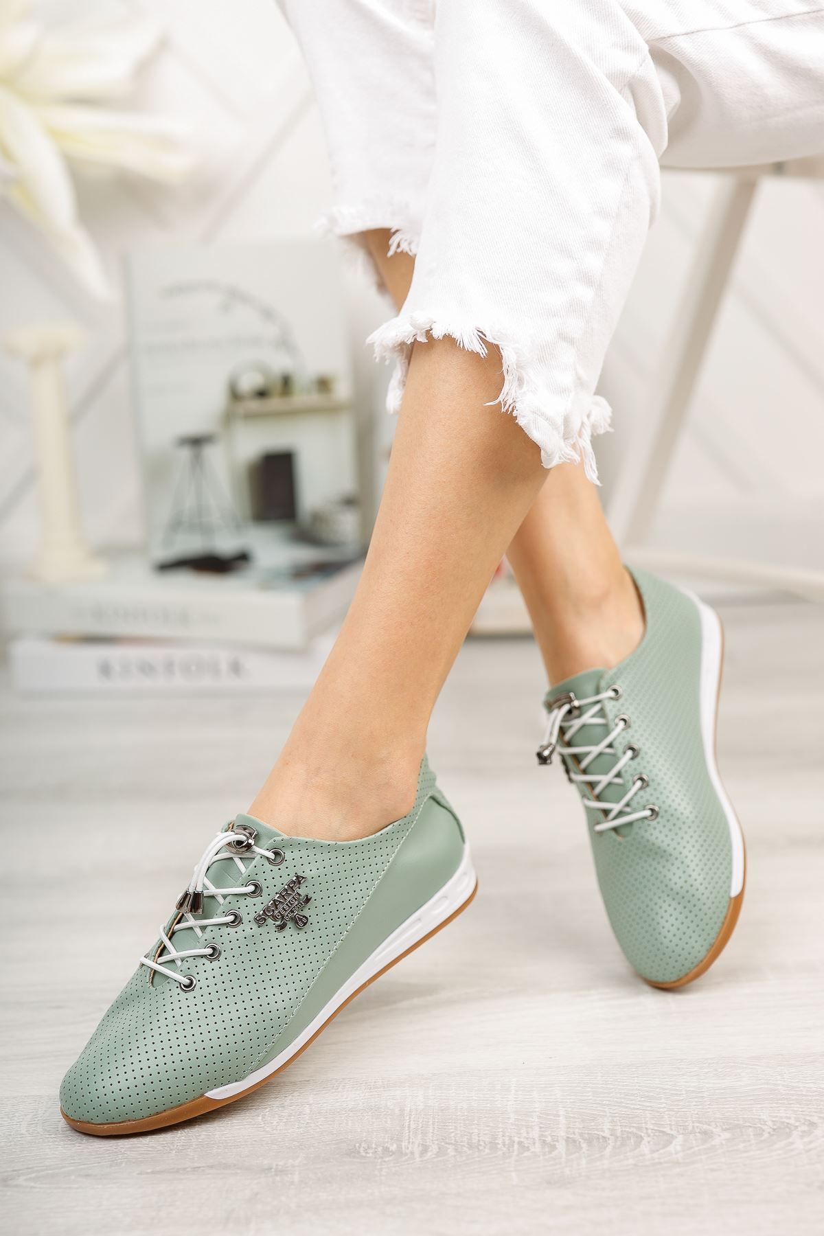 Mint Yeşili Bağcık Detaylı Günlük Ayakkabı