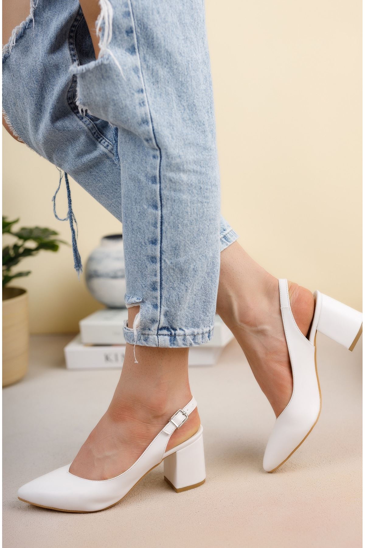 Beyaz Cilt Günlük Orta Topuklu Ayakkabı