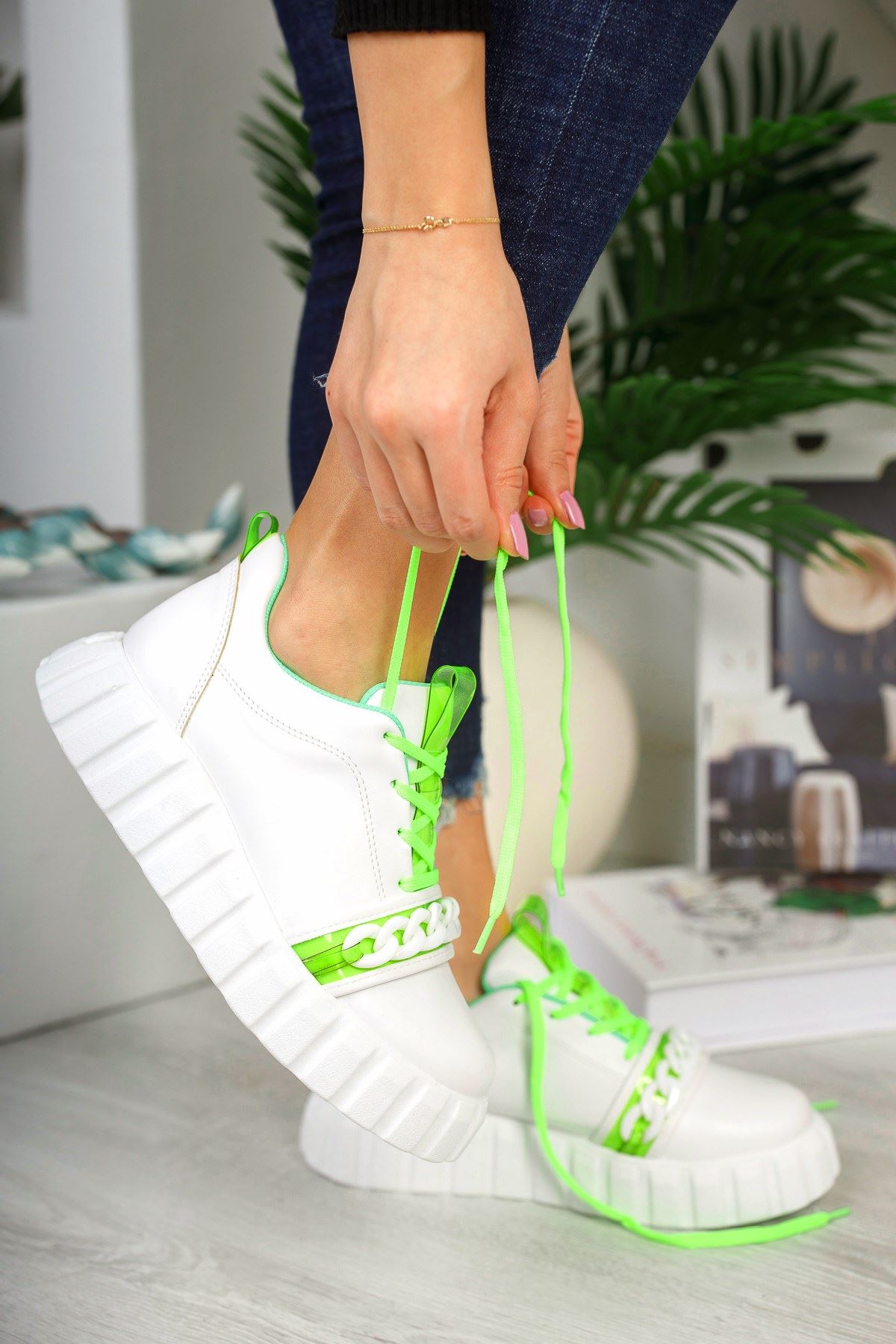 Yeşil Zincir Detaylı Spor Ayakkabı