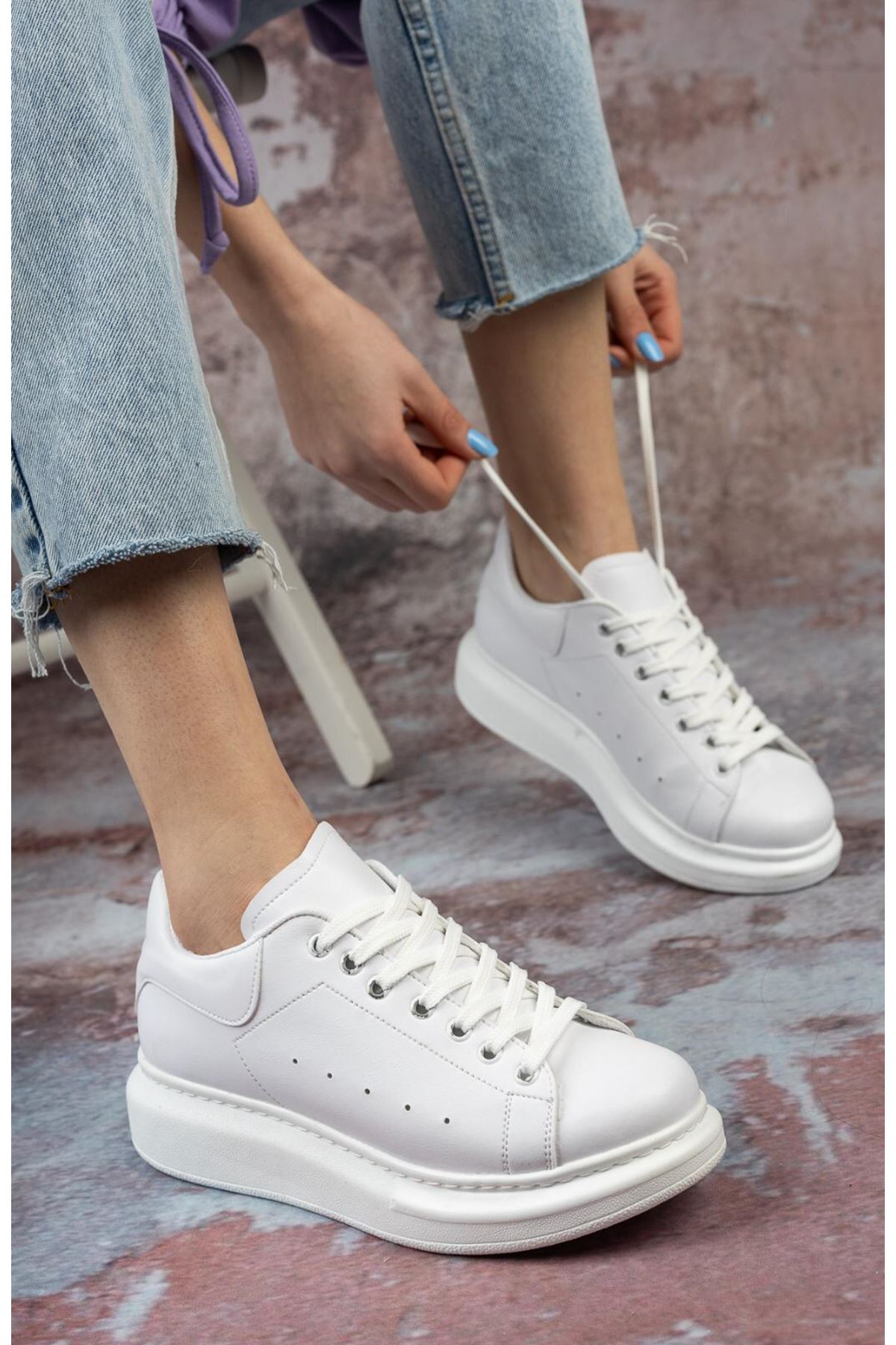 Beyaz Cilt 4 cm Tabanlı Bağcıklı Sneaker