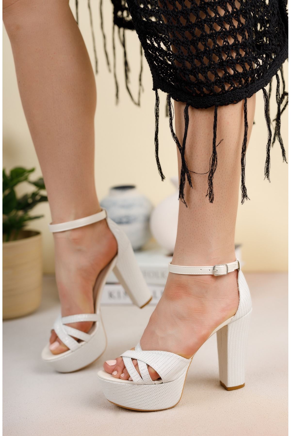 Beyaz Sedef Simli Yüksek Platform Topuklu Gelin Ayakkabısı