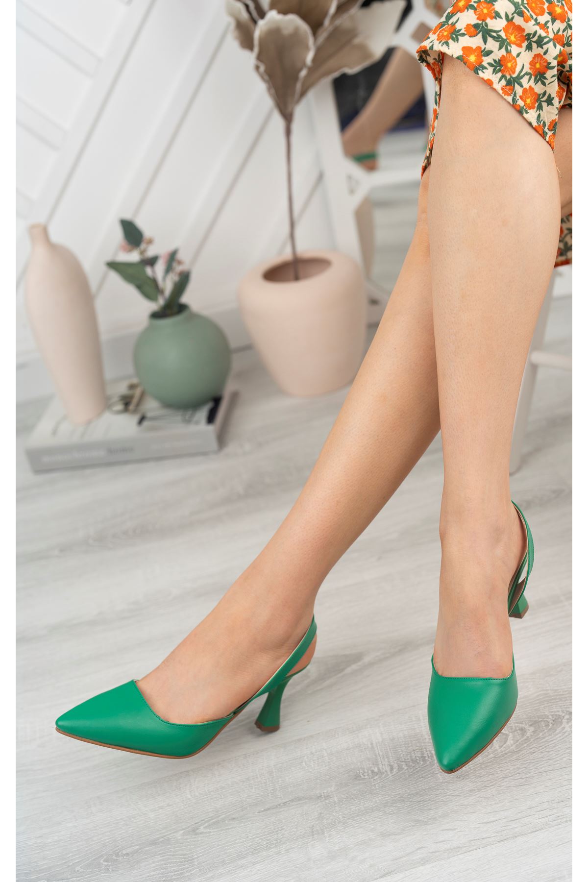Koyu Yeşil Cilt Arka Açık Kadeh Topuklu Ayakkabı