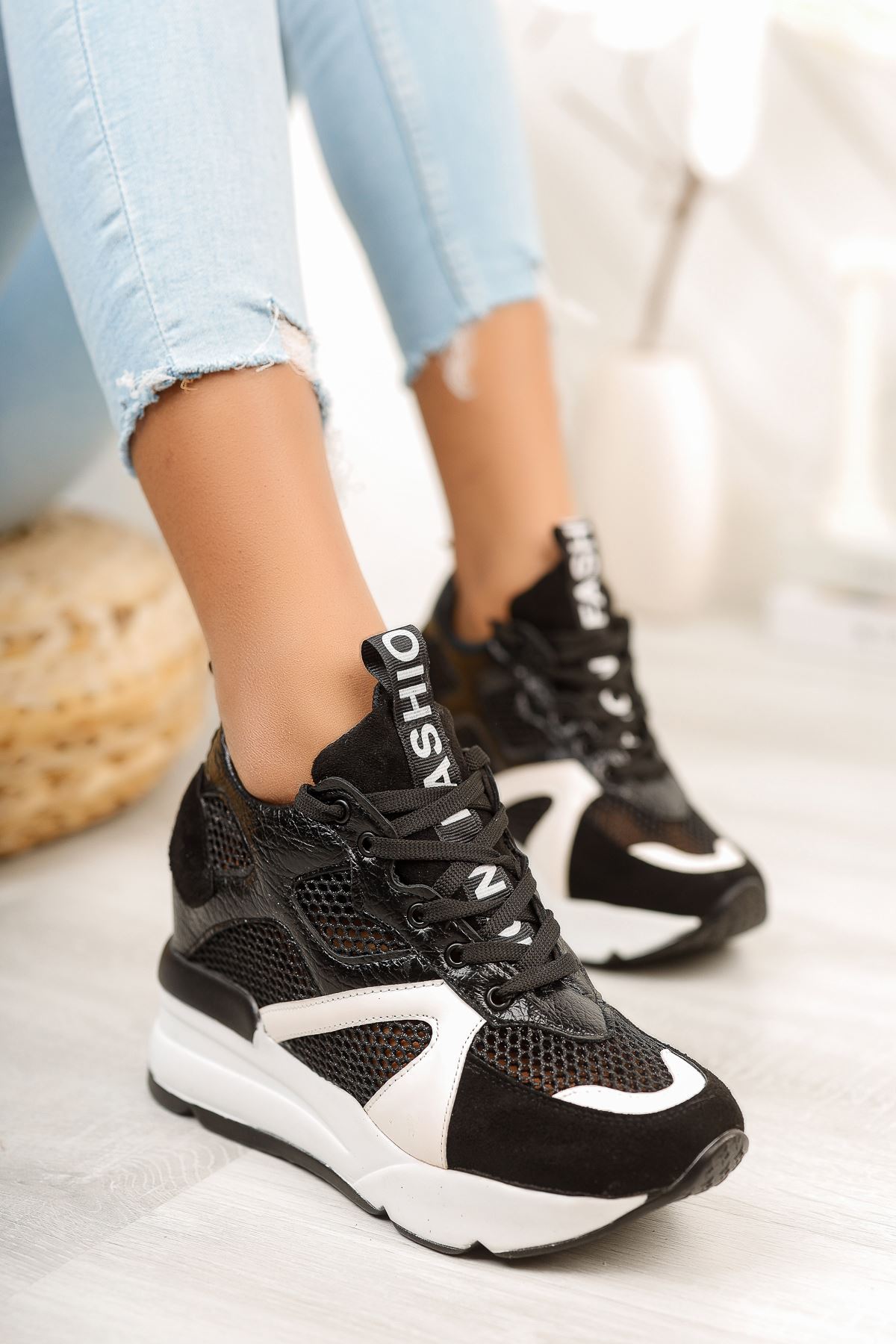 Kadın Siyah File Detaylı Gizli Topuklu Spor Ayakkabı