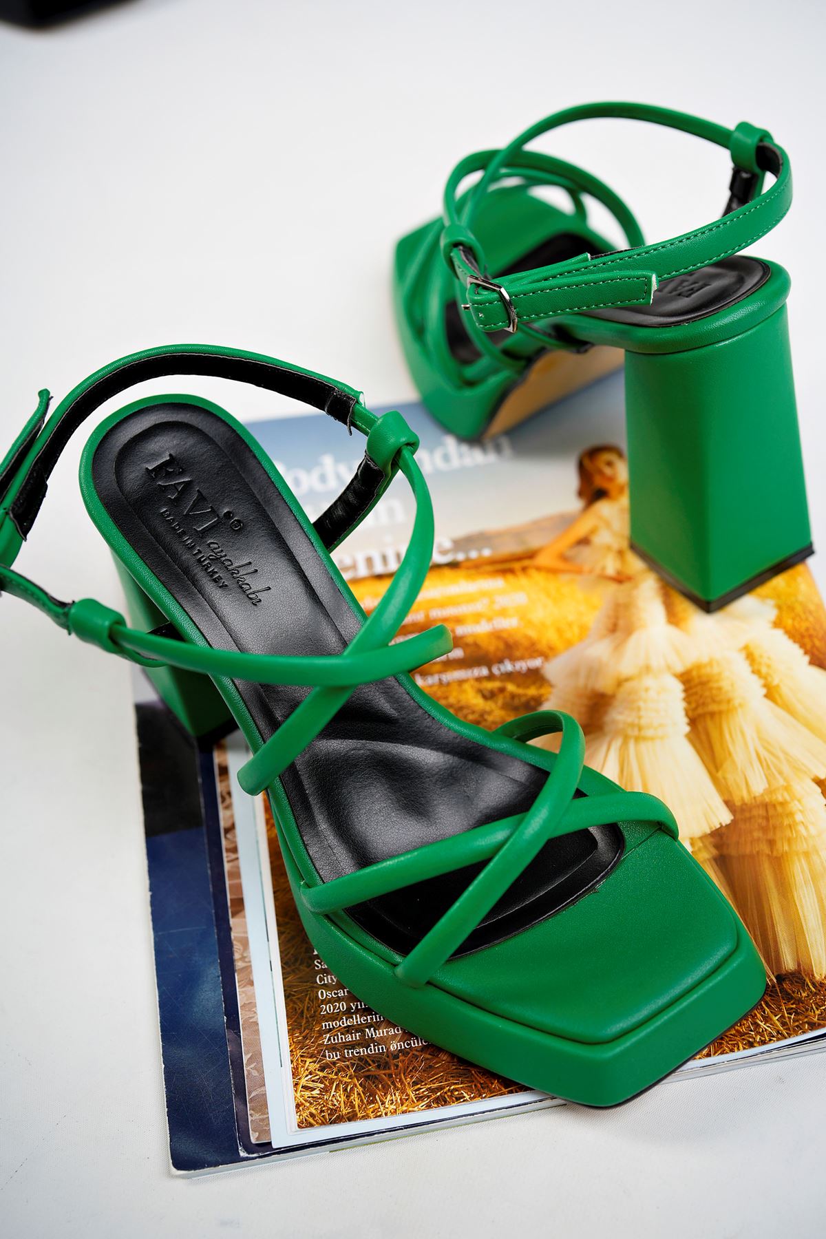 Yeşil Cilt Önü Çapraz Biyeli Günlük Kalın Topuklu Ayakkabı