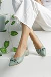 Mint Yeşili Zincir Detaylı Kısa Yuvarlak Topuklu Ayakkabı